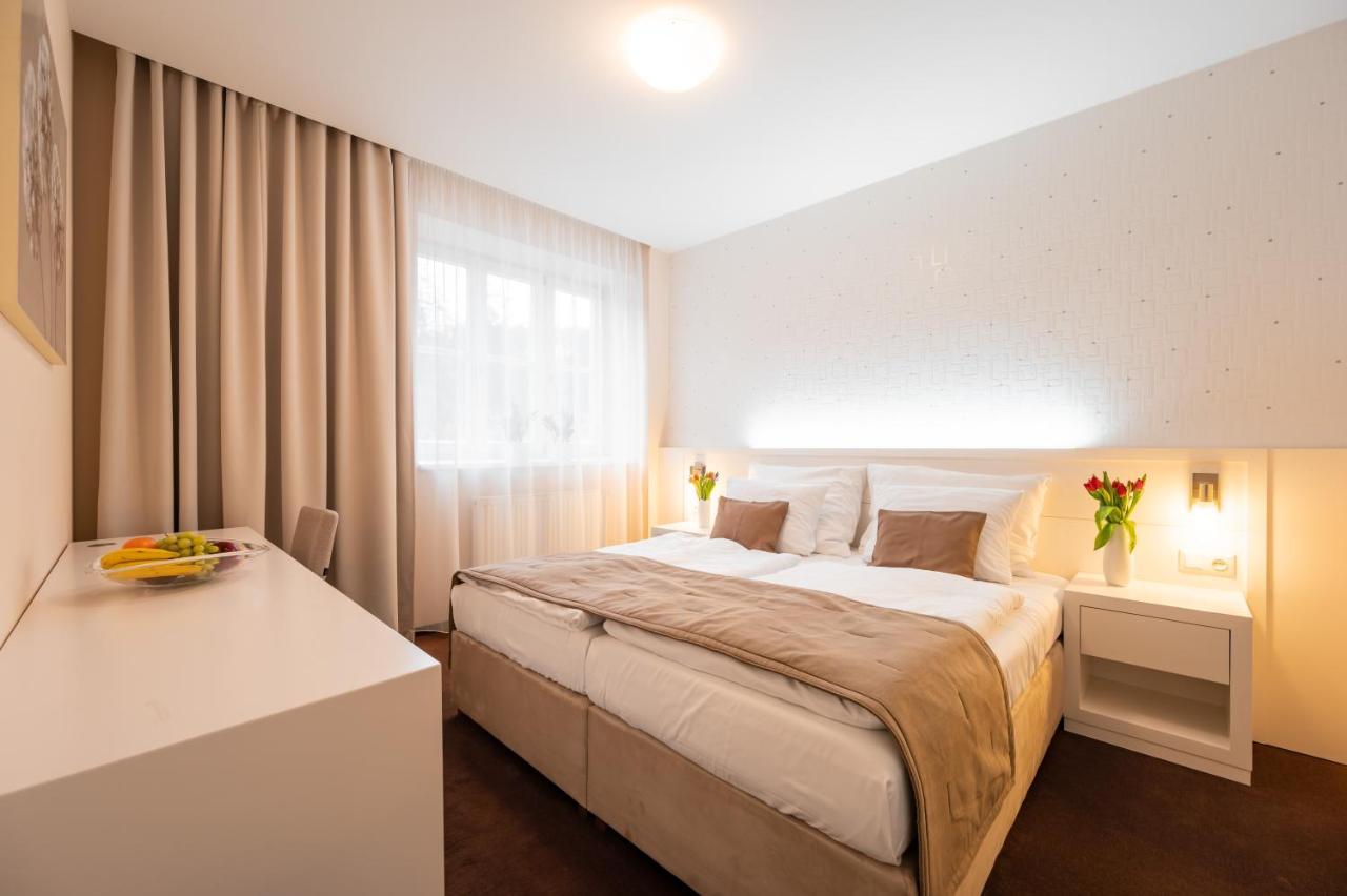Hotel Vila Viola Luhačovice Exteriör bild
