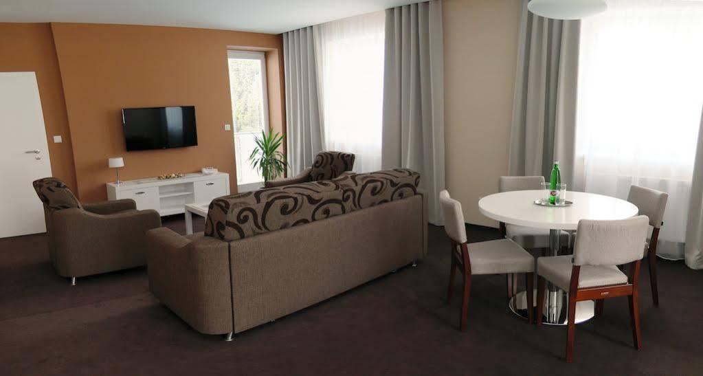 Hotel Vila Viola Luhačovice Exteriör bild